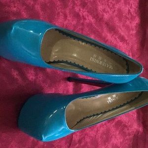 Platform shoes (F) new never worn.